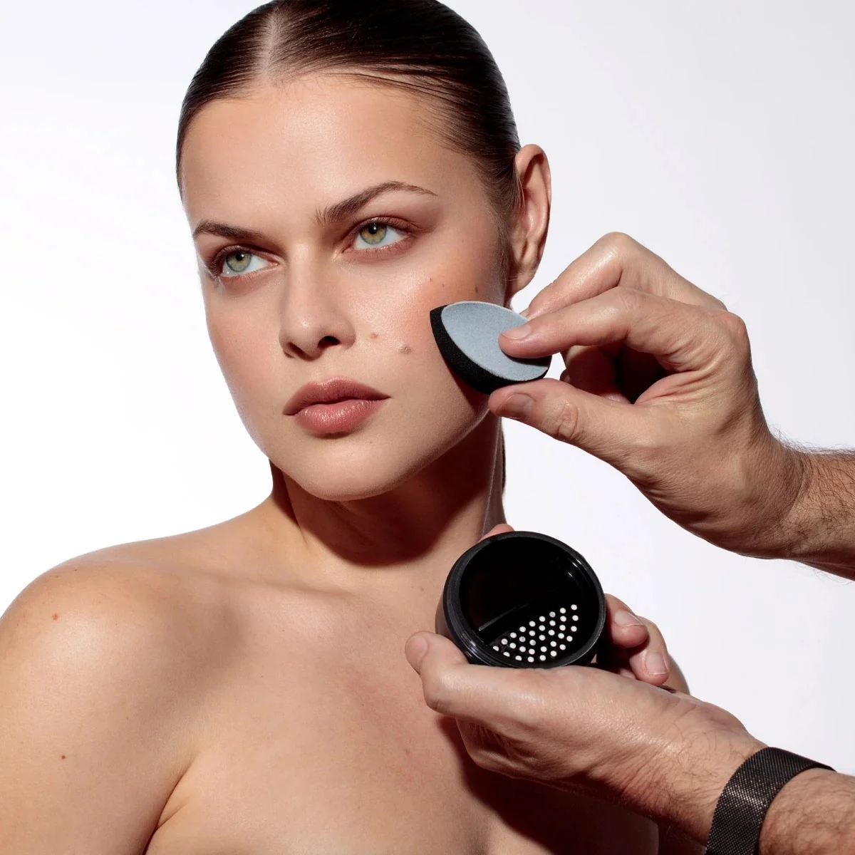 Esum Perfect Finish Setting Veil Hydrating Loose Setting Powder - Image 3