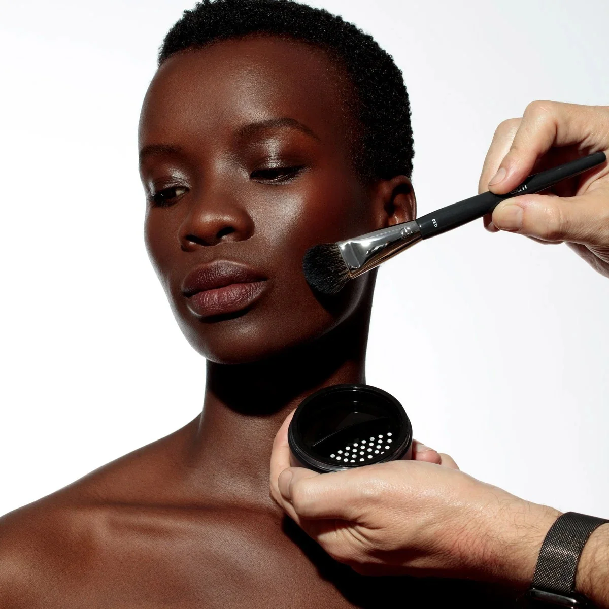 Esum Perfect Finish Setting Veil Hydrating Loose Setting Powder - Image 4