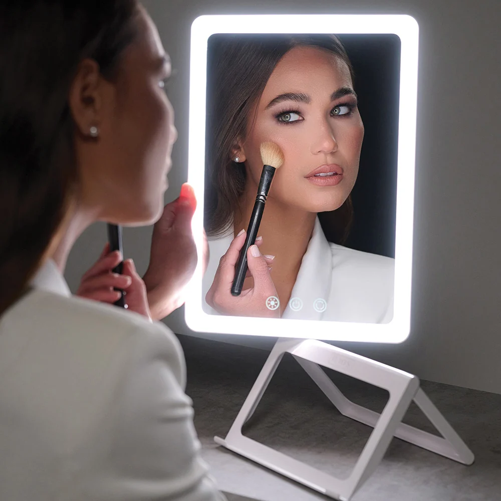 Ilios Lighting Slim Rechargeable Makeup Mirror - Image 4
