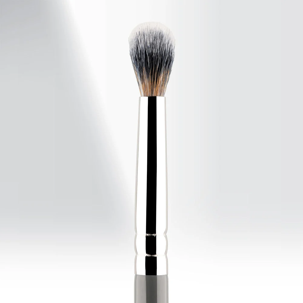 MYKITCO 240 My Fluffy Crease Brush - Image 2