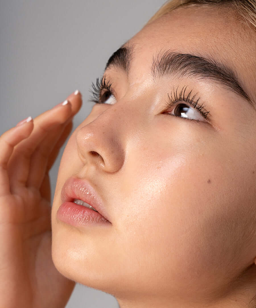 RMS Beauty Straight Up Volumizing Peptide Mascara - Image 4