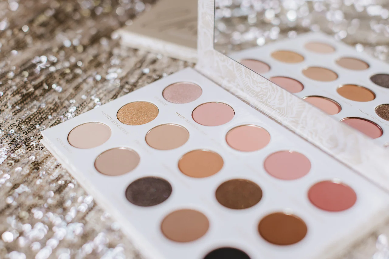 Sydney Grace Unveiled by Kendra Matthies Eyeshadow Palette - Image 3